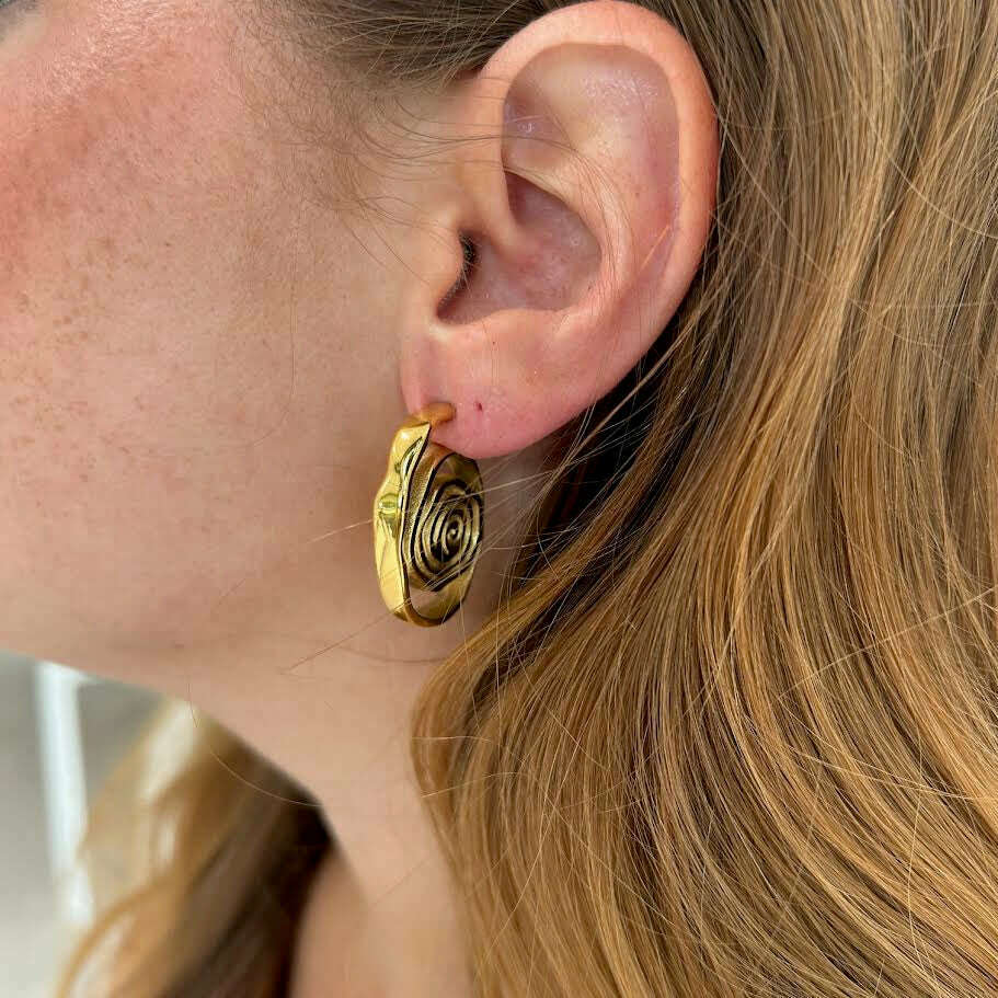 sahira--izzy-swirl-earringaccessoriessahira-jewelryplum-bottom-34483172