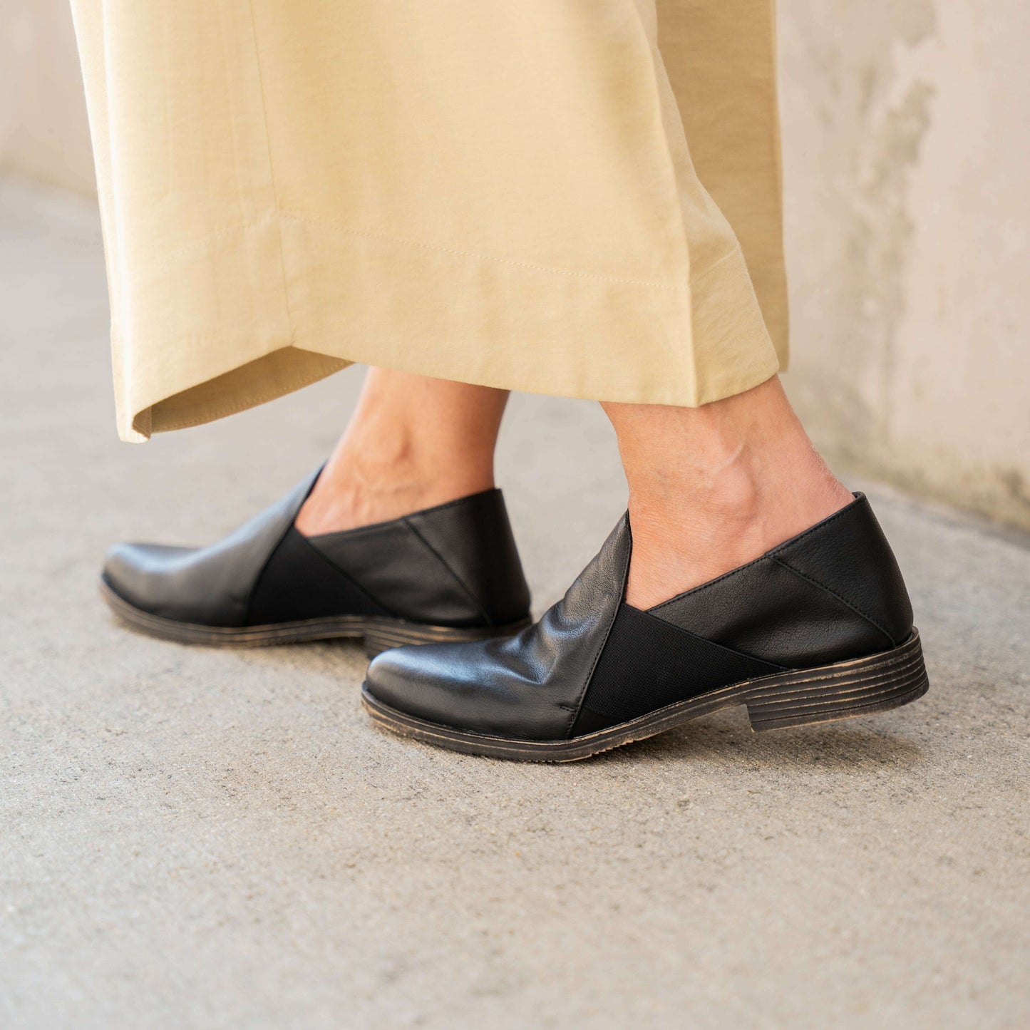 django-juliette---kefect---black-leatherflatsdjango-julietteplum-bottom-34270023