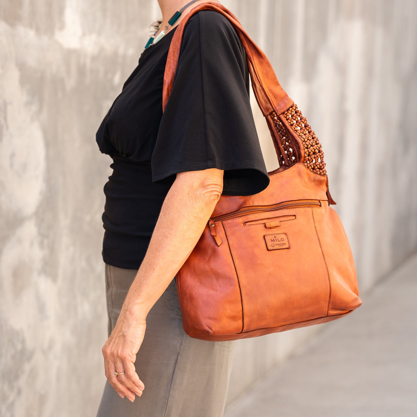 Milo - 61 Adela