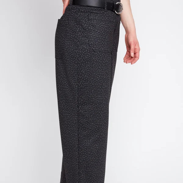 RENUAR Animal Print Cropped Straight-Leg Knit Pants with Patch Pockets
