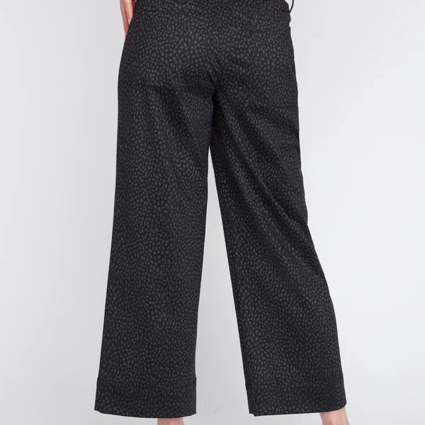 RENUAR Animal Print Cropped Straight-Leg Knit Pants with Patch Pockets