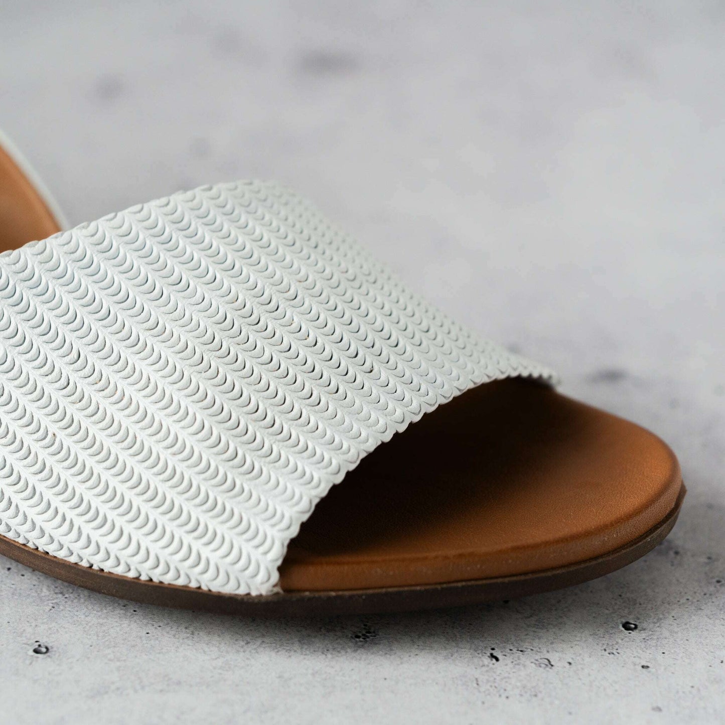 Bueno - Tiffany - Black, White or Shell Coral, Sandals, Bueno, Plum Bottom