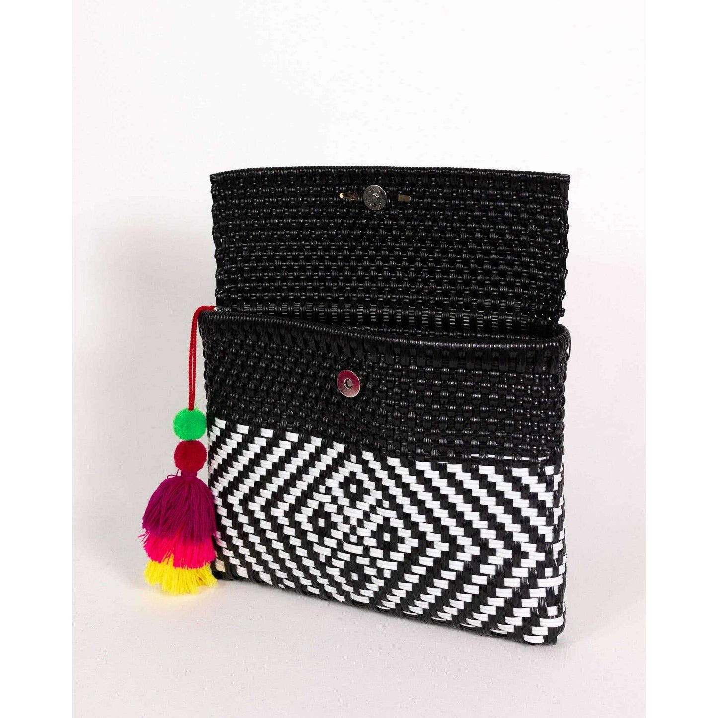 valerosa-kaleidoscope-clutch-black-whitehandbagsvalerosaplum-bottom-35914531