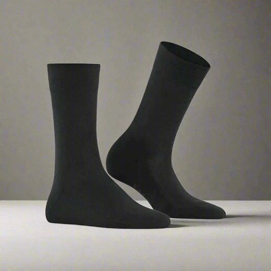 falke-sensitive-london-blacksocksfalkeplum-bottom-34270039