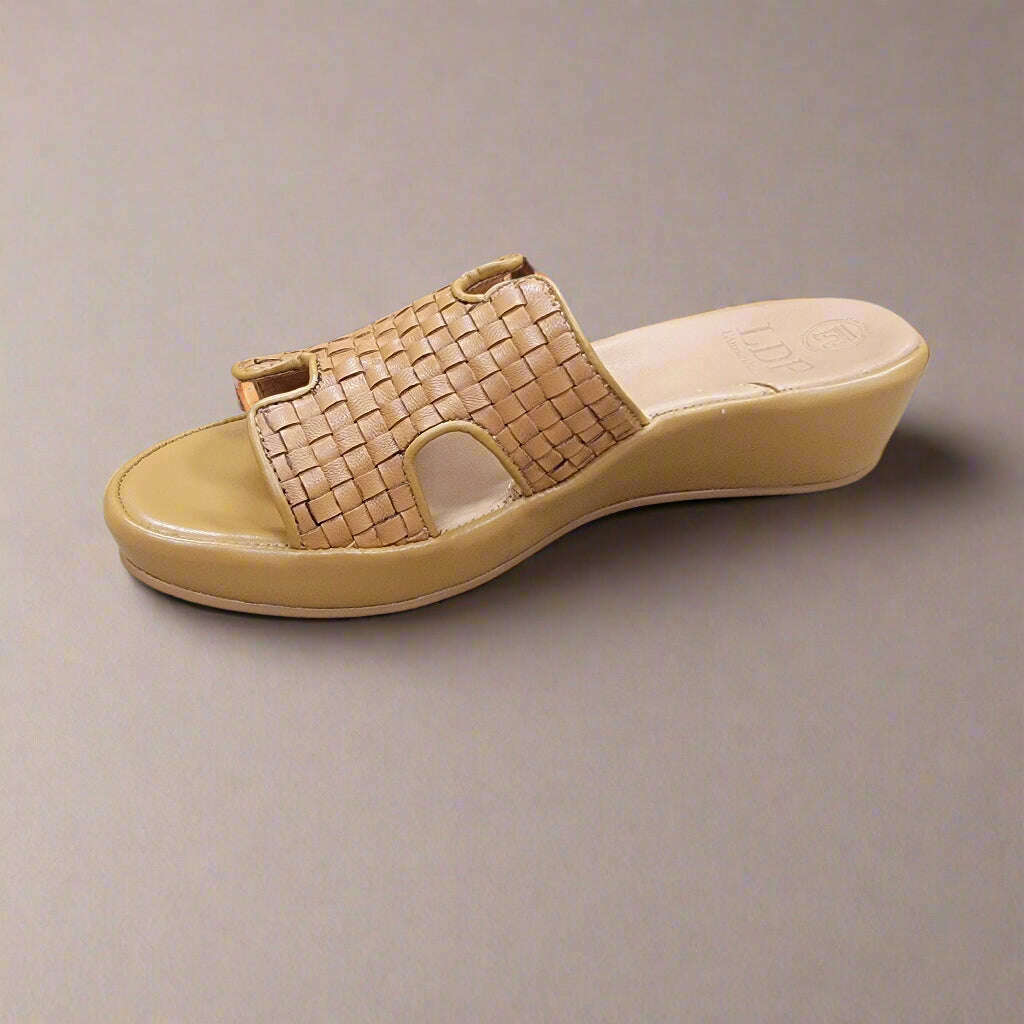L'AMOUR DES PIEDS - Cusaro - Lioness Burnished Kidskin, Sandals, L'amour Des Pieds, Plum Bottom