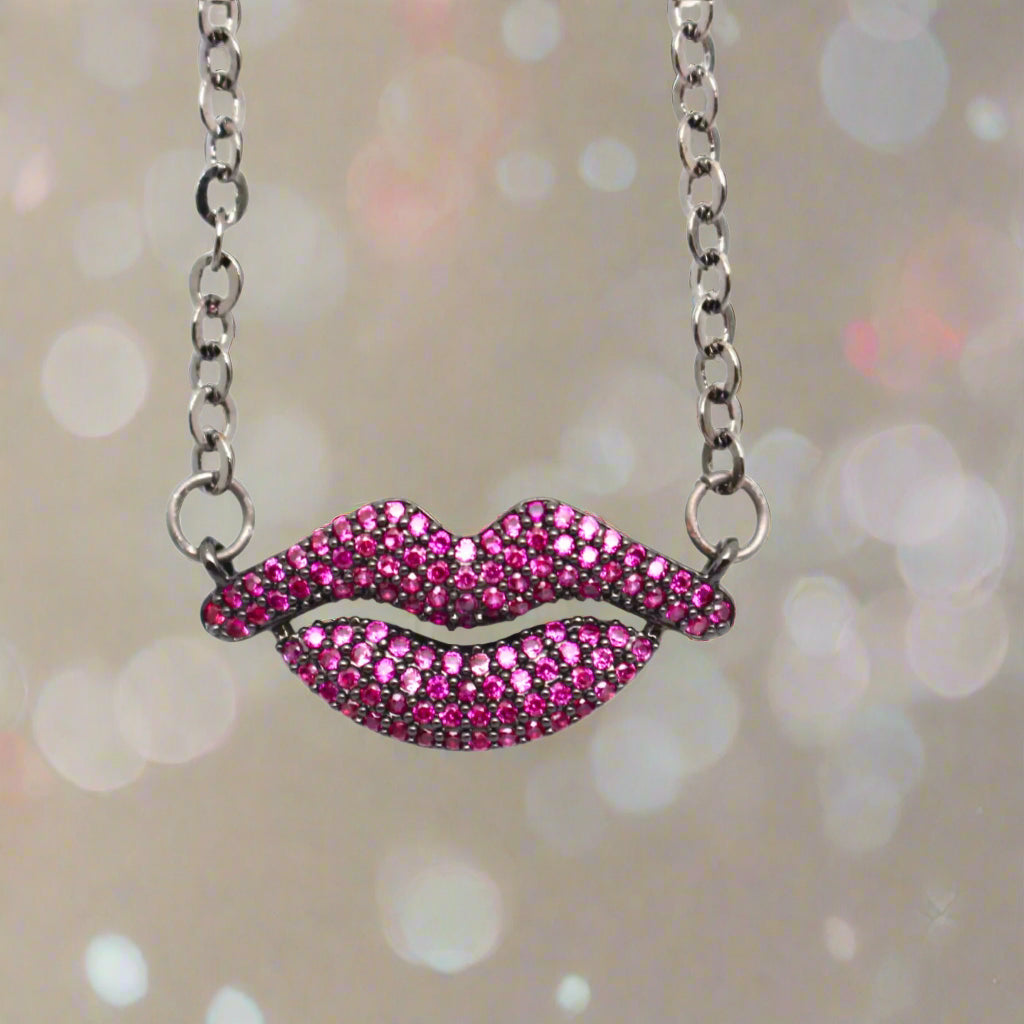 Karli Buxton - Lip Necklace