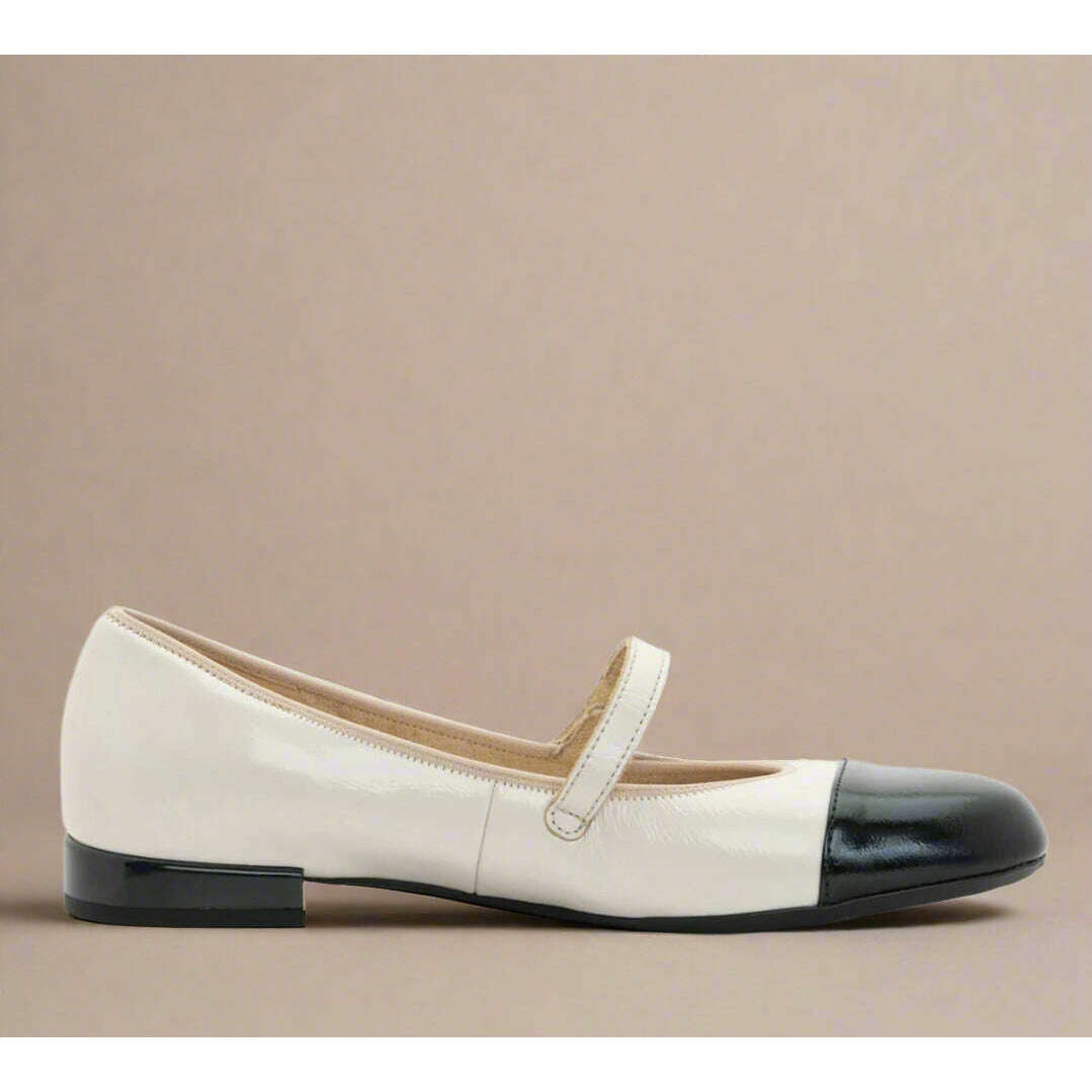 ARA - Sapphire, Flats, Ara, Plum Bottom