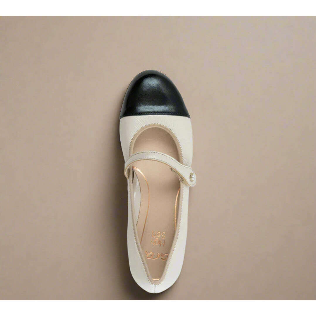 ARA - Sapphire, Flats, Ara, Plum Bottom