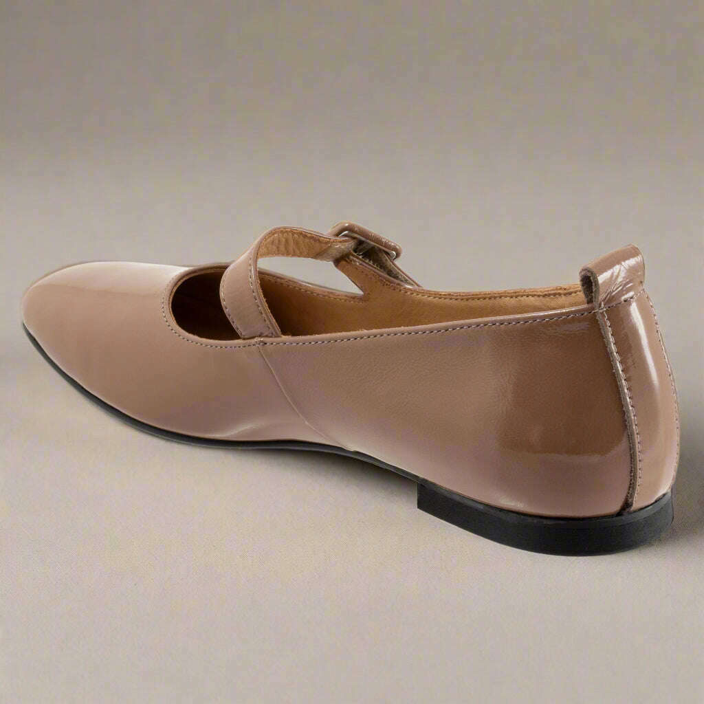 BUENO - Eliana, Flats, Bueno, Plum Bottom
