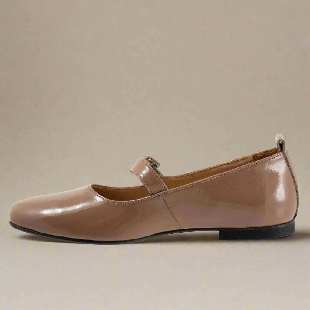 BUENO - Eliana, Flats, Bueno, Plum Bottom