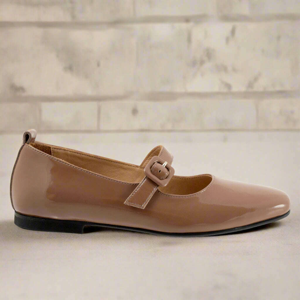 BUENO - Eliana, Flats, Bueno, Plum Bottom