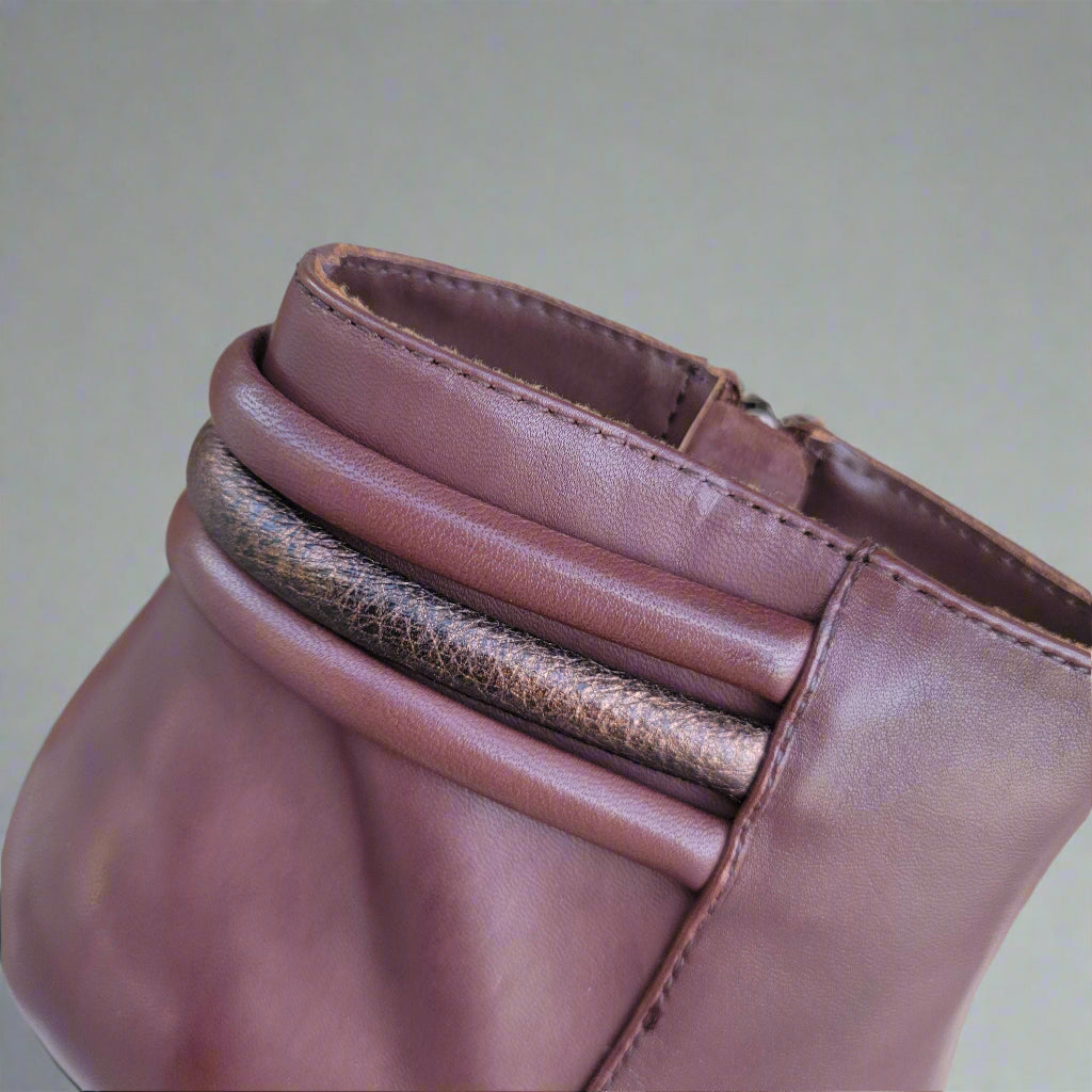 REAGRDE - 90 - Rust, Boots, Regarde le Ciel, Plum Bottom