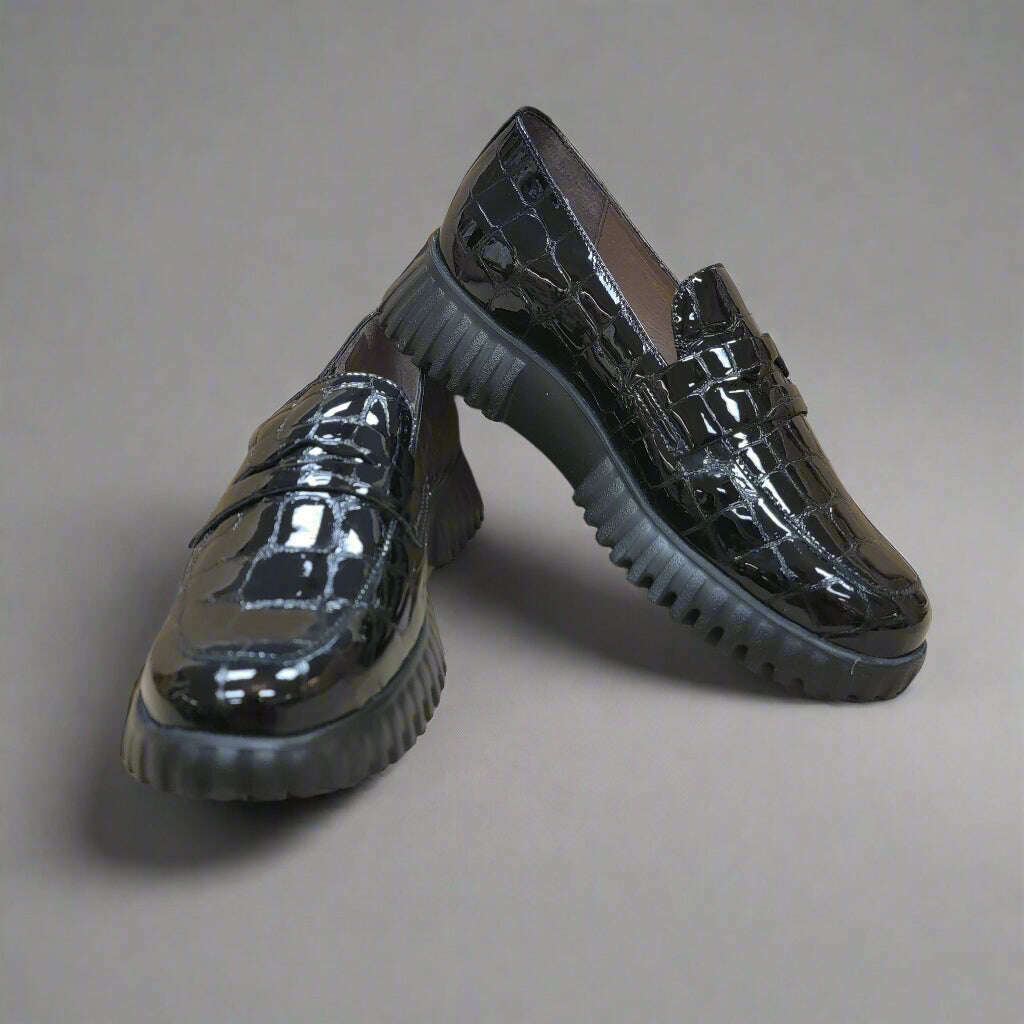 wonders-a-4402---black-crocco-patentloaferswondersplum-bottom-34270027