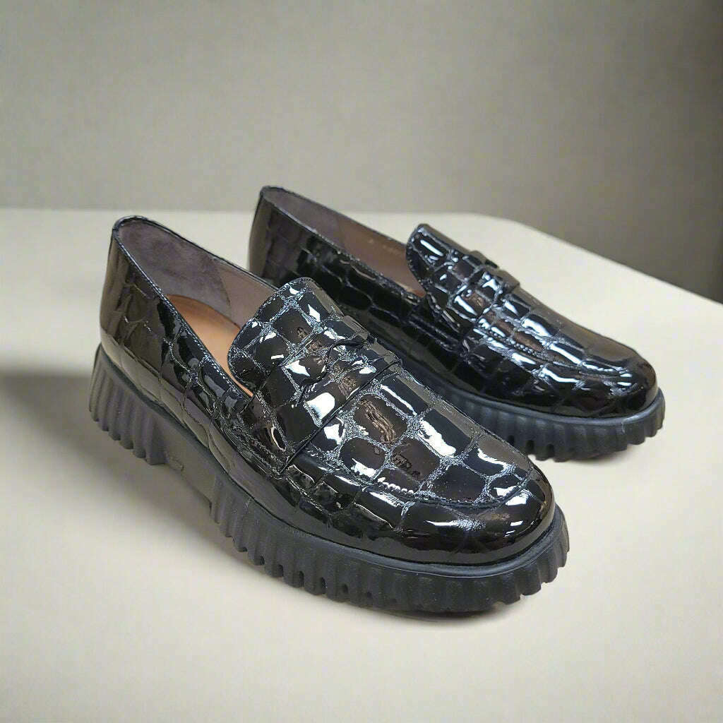 wonders-a-4402---black-crocco-patentloaferswondersplum-bottom-34270028
