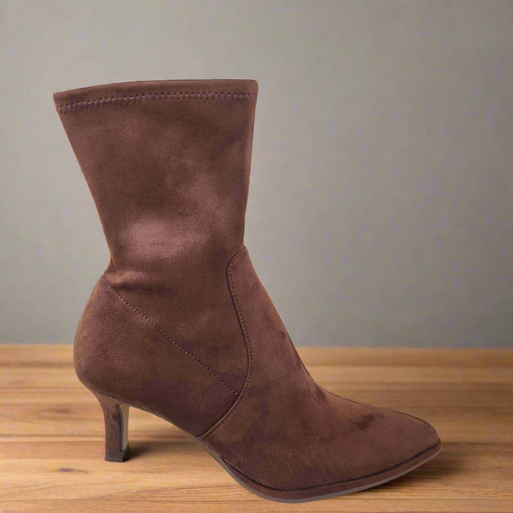 DOLCE VITA Amara in black leather or brown suede