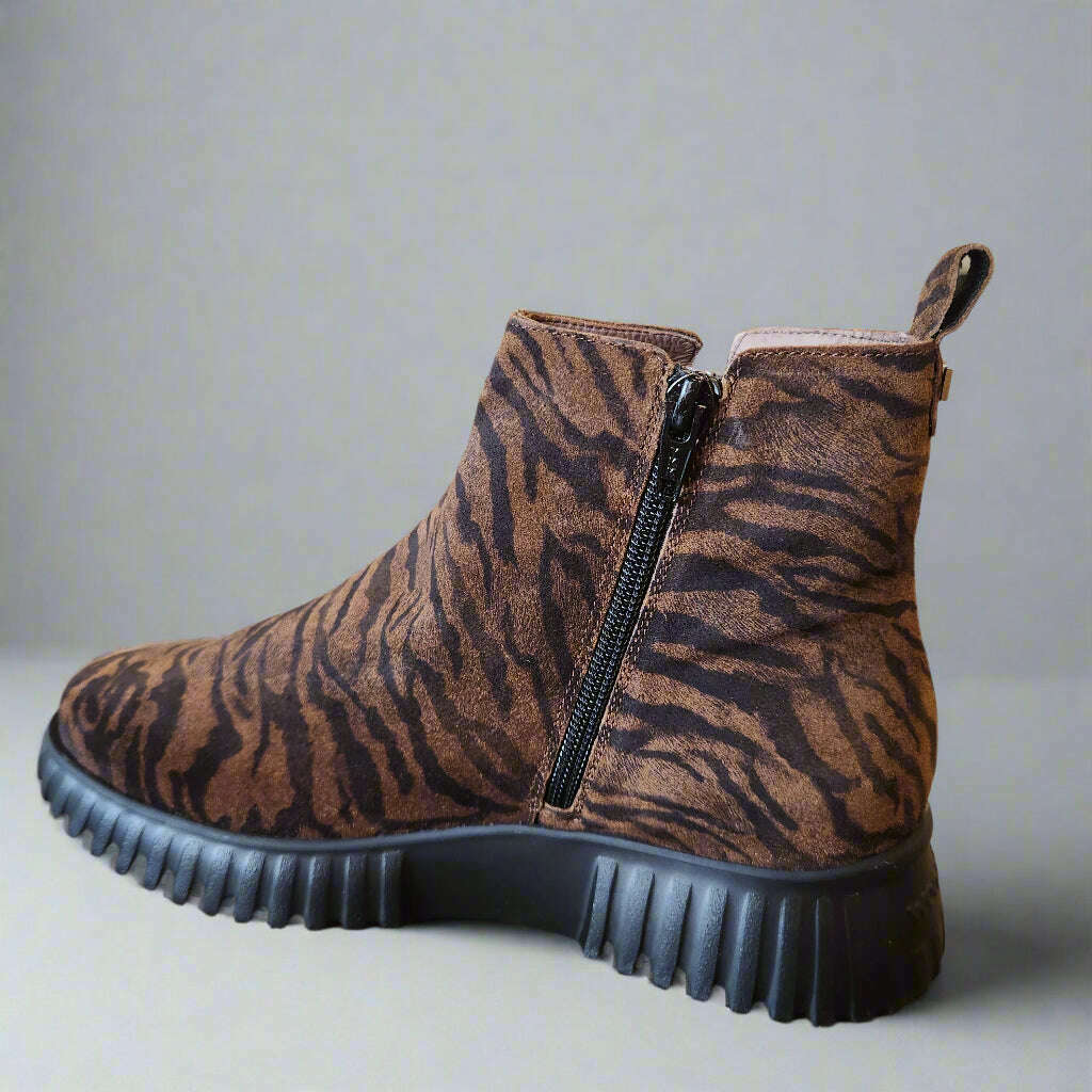 wonders-a-4404-zebra-print-chelsea-bootbootswondersplum-bottom-34086585