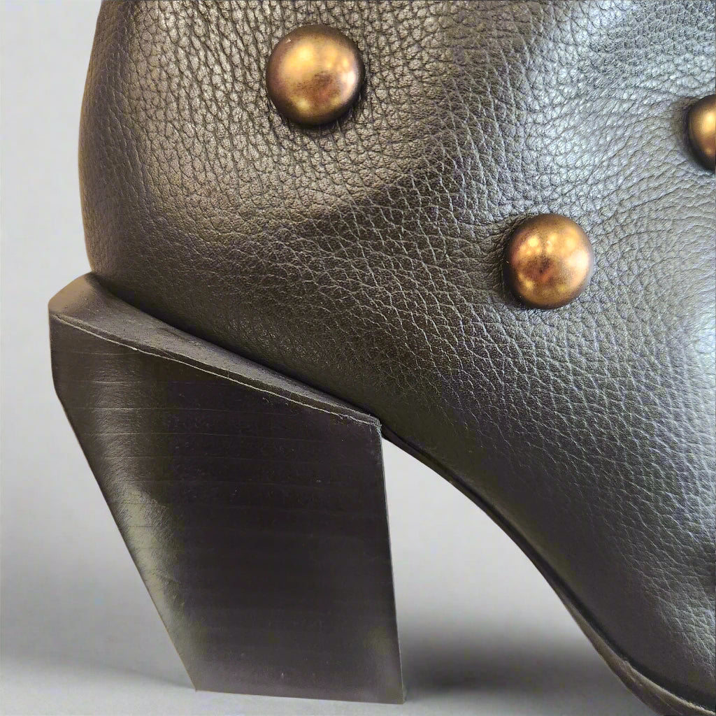 SCHUTZ Tulsa Studs in black