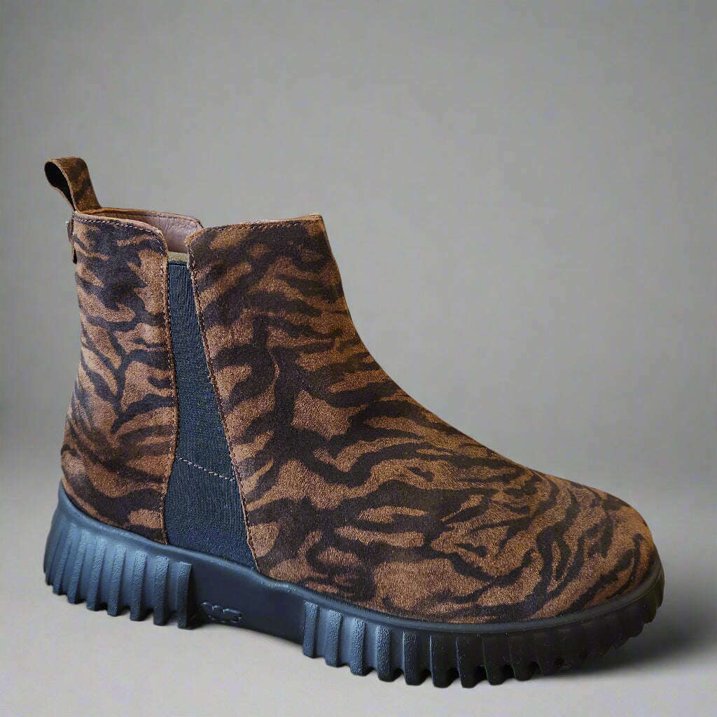 wonders-a-4404-zebra-print-chelsea-bootbootswondersplum-bottom-34086583