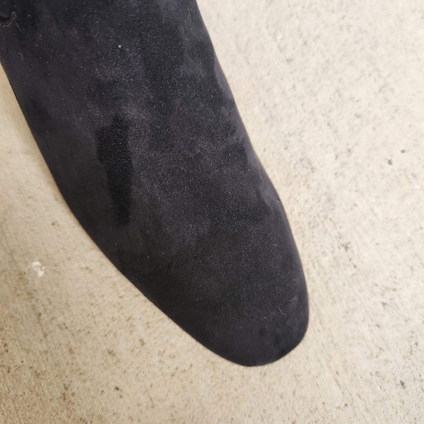 Vaneli Zovy in Black Suede