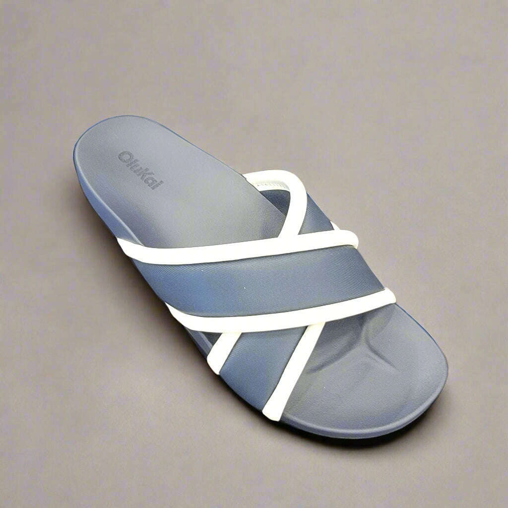 olukai---ani---mood-indigosandalsolukaiplum-bottom-33822689