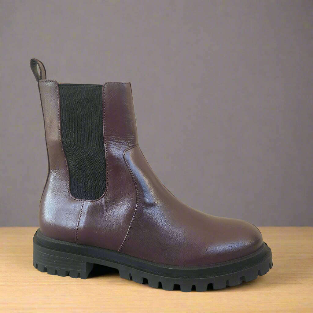 arezzo-chelsea-boot-in-black-or-brownbootsarezzoplum-bottom-34464440