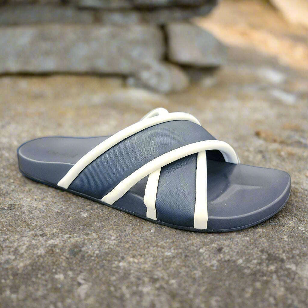 olukai---ani---mood-indigosandalsolukaiplum-bottom-33822686