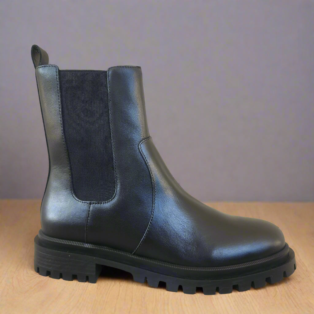 AREZZO Chelsea Boot in black or brown
