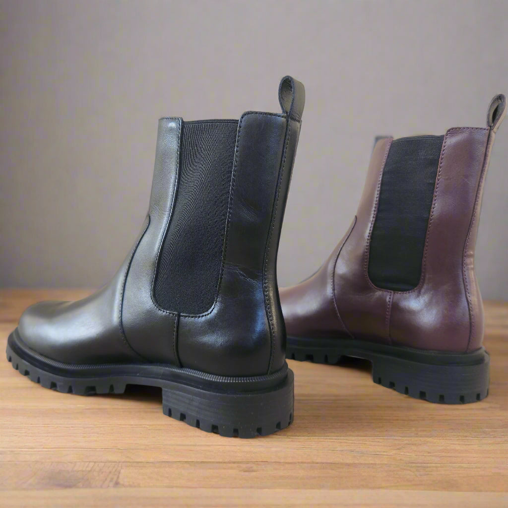 AREZZO Chelsea Boot in black or brown