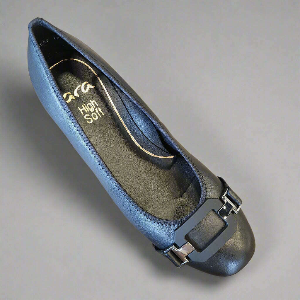 ara-glacier-20430-in-black-leatherpumpsaraplum-bottom-34464298