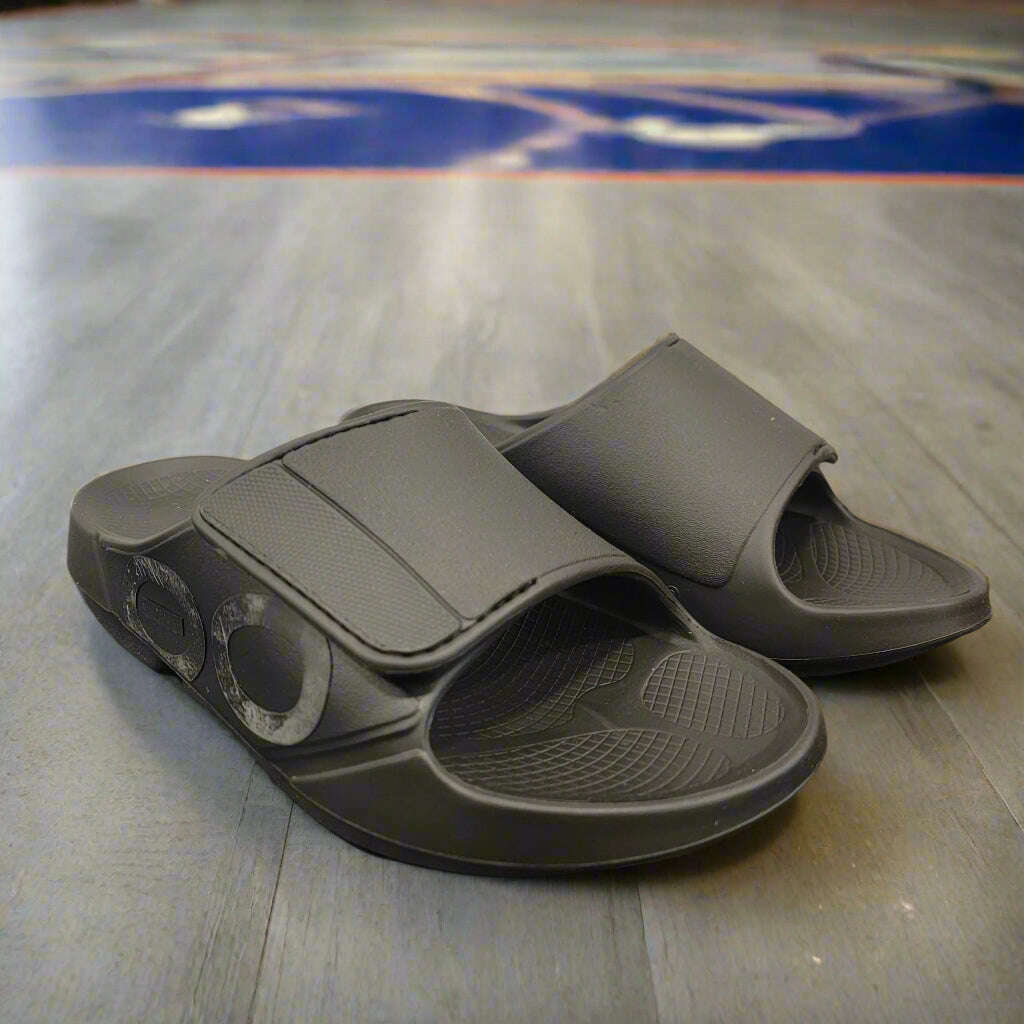 oofos---ooahh-sport-flex---blackshoesoofosplum-bottom-34463779