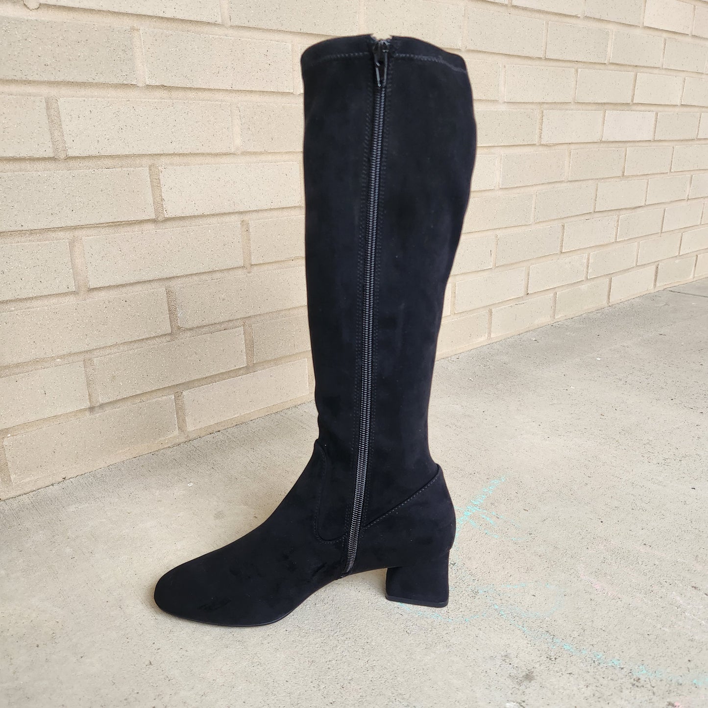 Vaneli Zovy in Black Suede