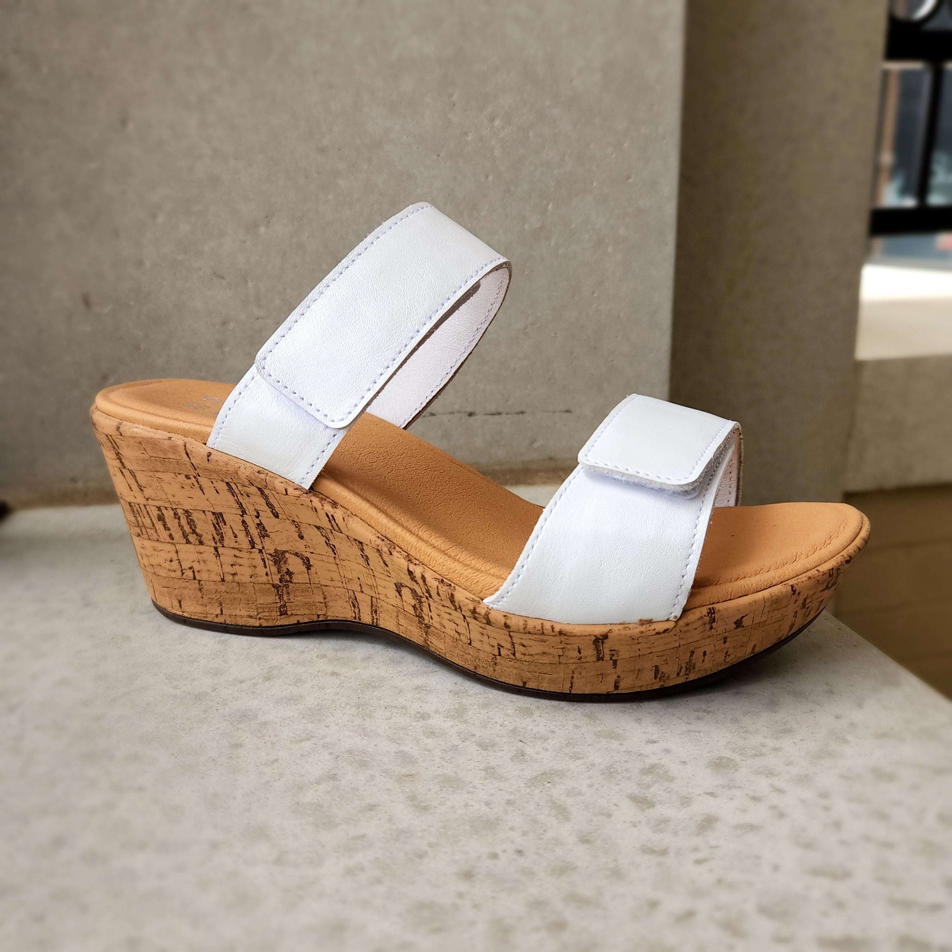 Naot - Caveran Resort Wedge, Sandals, Yaleet, Plum Bottom