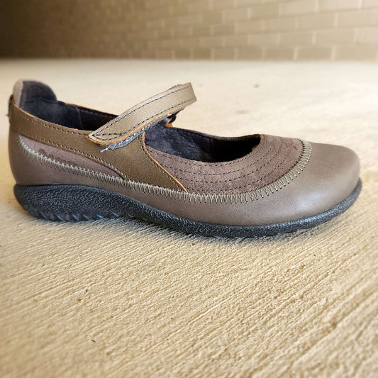 Naot - Grey Suede Kirei Maryjane, Flat, Yaleet, Plum Bottom