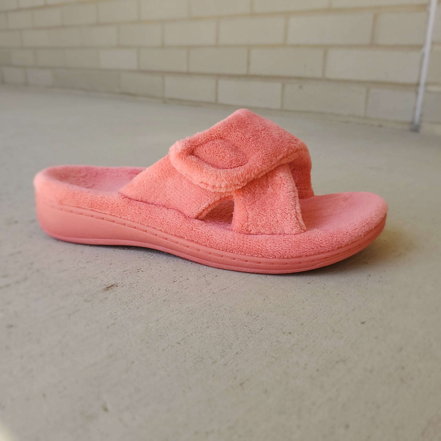 Vionic - Relax Adjustable Slipper, Slippers, Vionic, Plum Bottom
