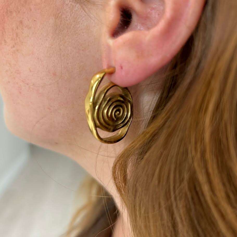 sahira--izzy-swirl-earringaccessoriessahira-jewelryplum-bottom-34483173