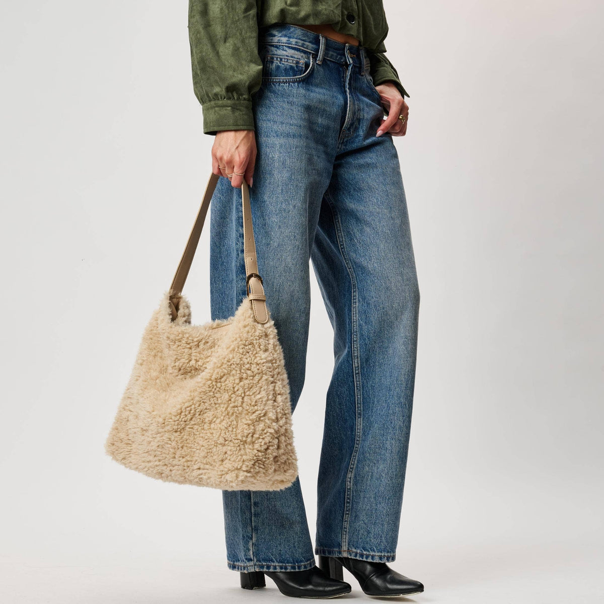 [Moda Luxe - Neve Sherpa Tote: Cream], [Handbags], [Moda Luxe], [Plum Bottom].