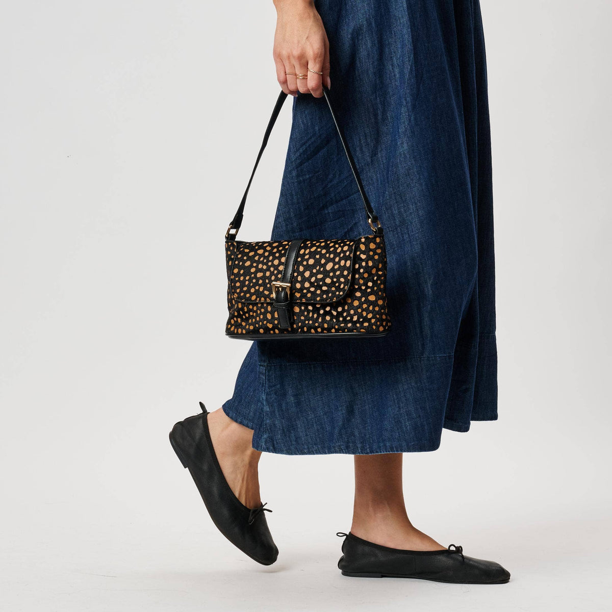 [Moda Luxe - Urisa Shoulder Bag: Black Tan], [Handbag], [Moda Luxe], [Plum Bottom].