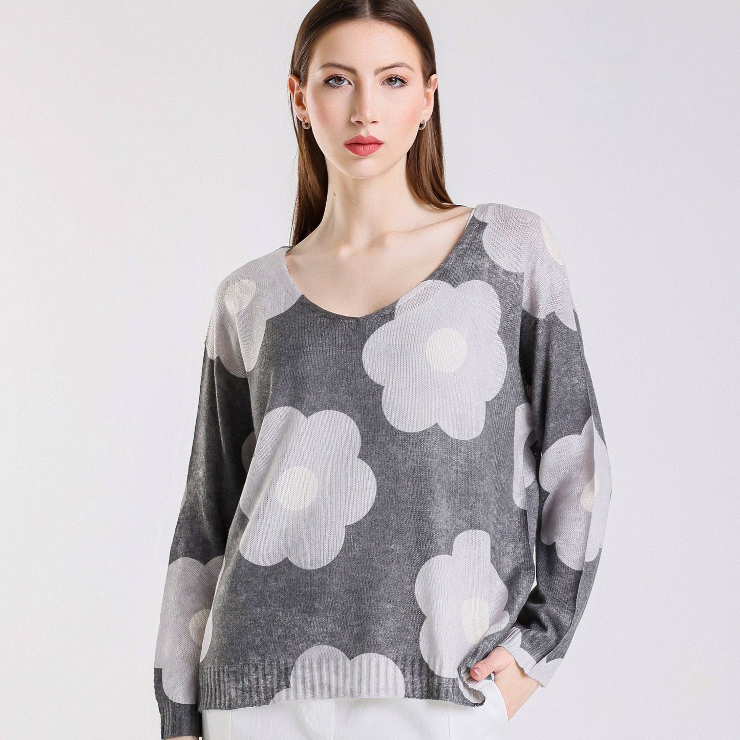 TINA STEHPHENS ITALY Hannah Daisy Light Sweater Dark Grey