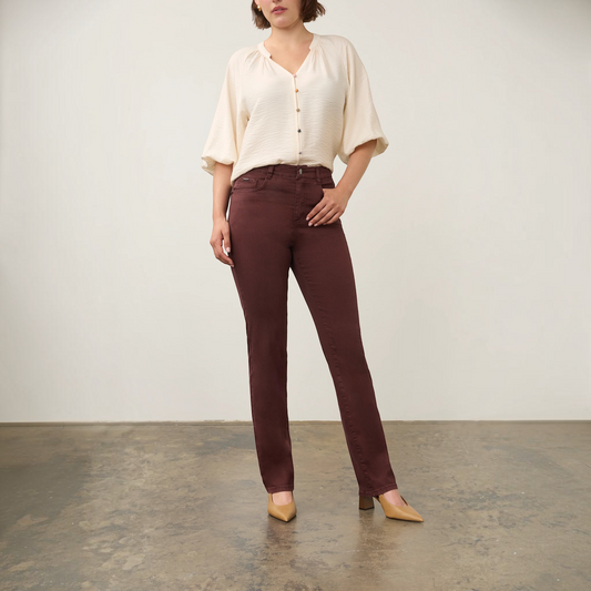 Plum Bottom FDJ Suzanne straight leg jeans in a deep burgundy colour worn with a cream blouse and tan heels.