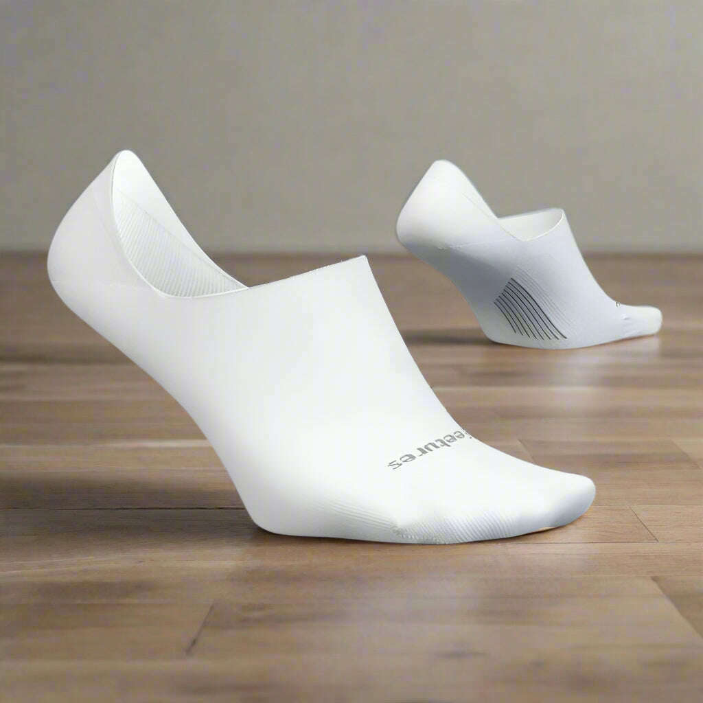 feetures-elite-light-cushion-invisible-socks-in-whitesocksfeeturesplum-bottom-34464389