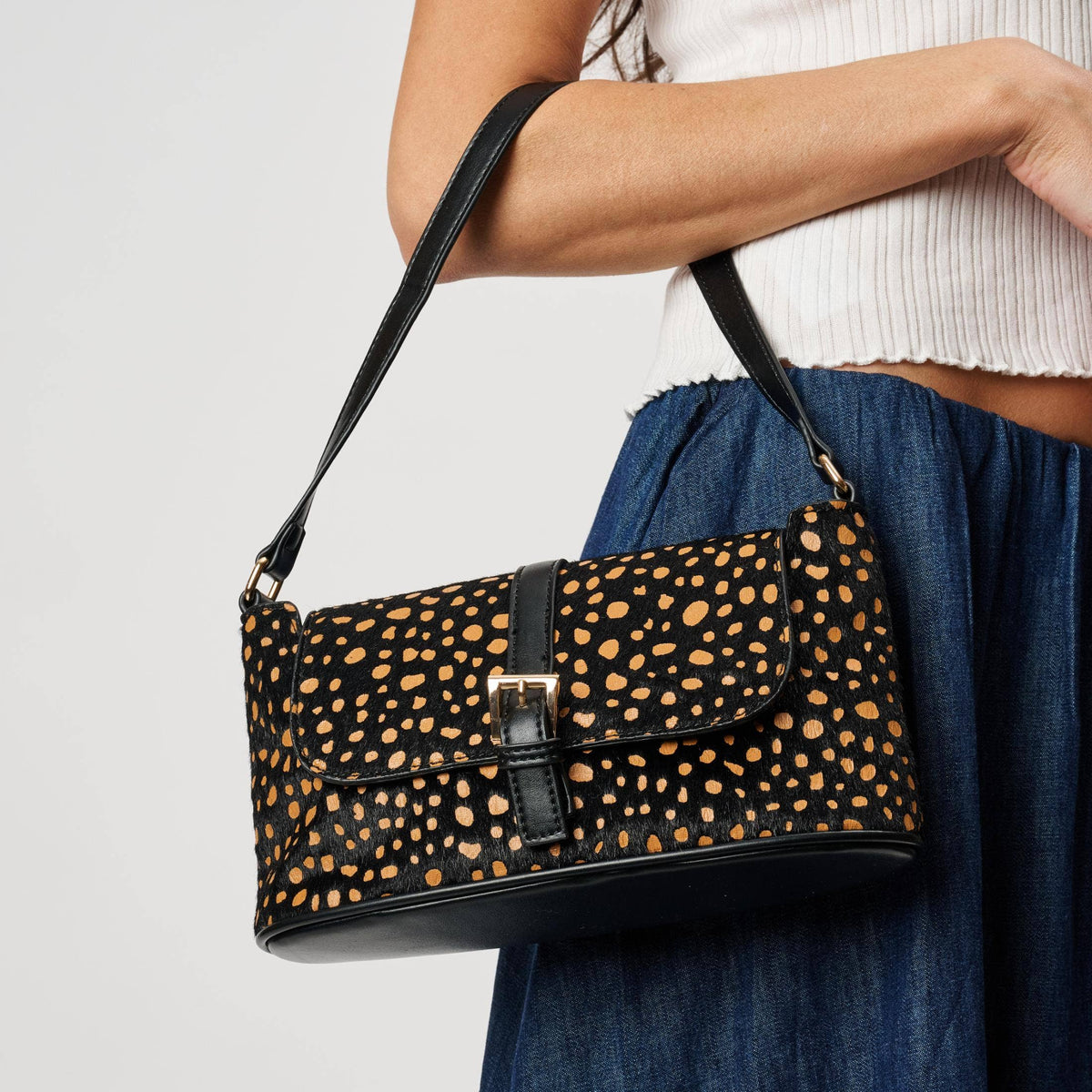 [Moda Luxe - Urisa Shoulder Bag: Black Tan], [Handbag], [Moda Luxe], [Plum Bottom].
