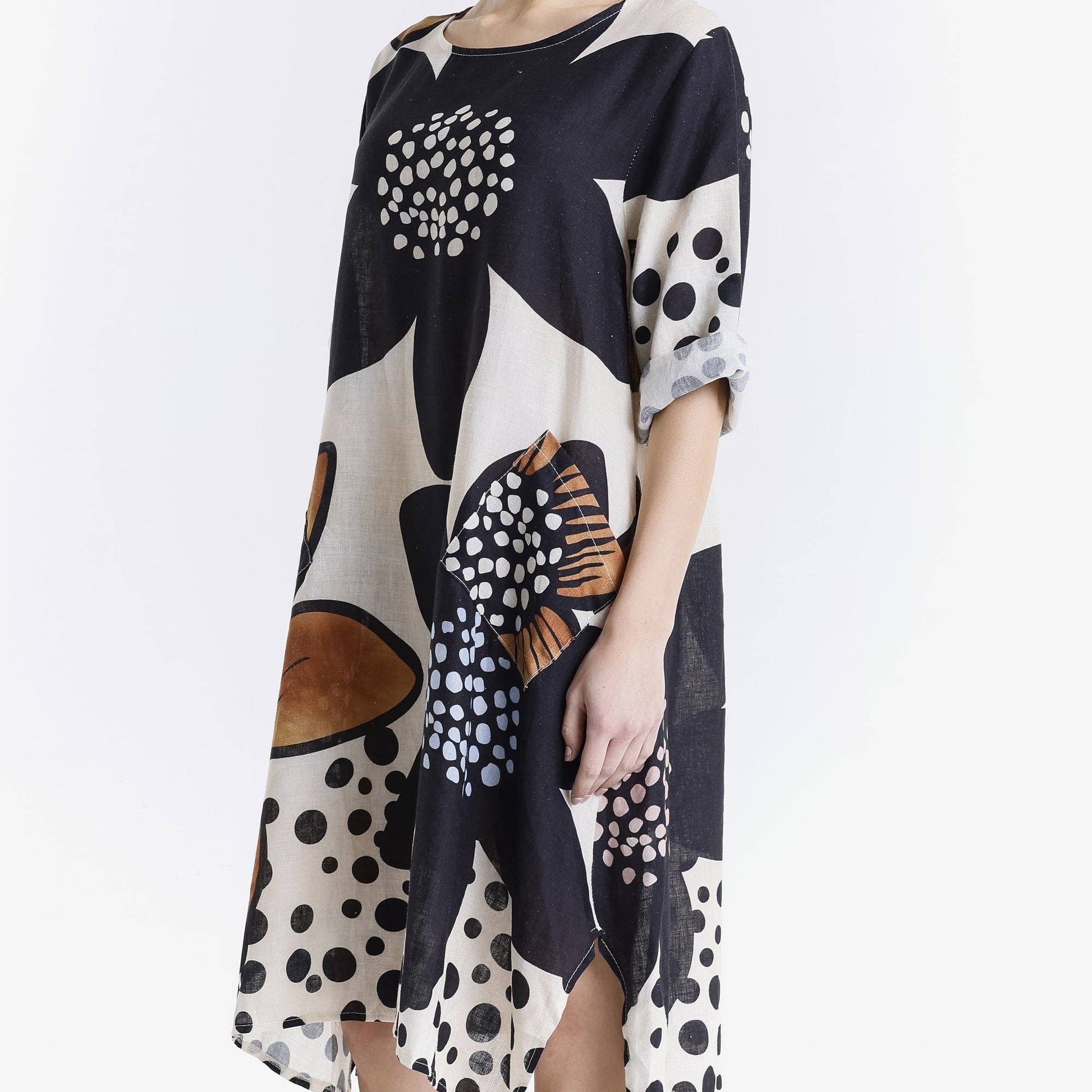 [TINA Stephens Italy/Tees By Tina - April Large Flower Pocket Dress (DSS165L): 095 Black/Brown / One Size], [Dresses], [TINA Stephens Italy/Tees By Tina], [Plum Bottom].