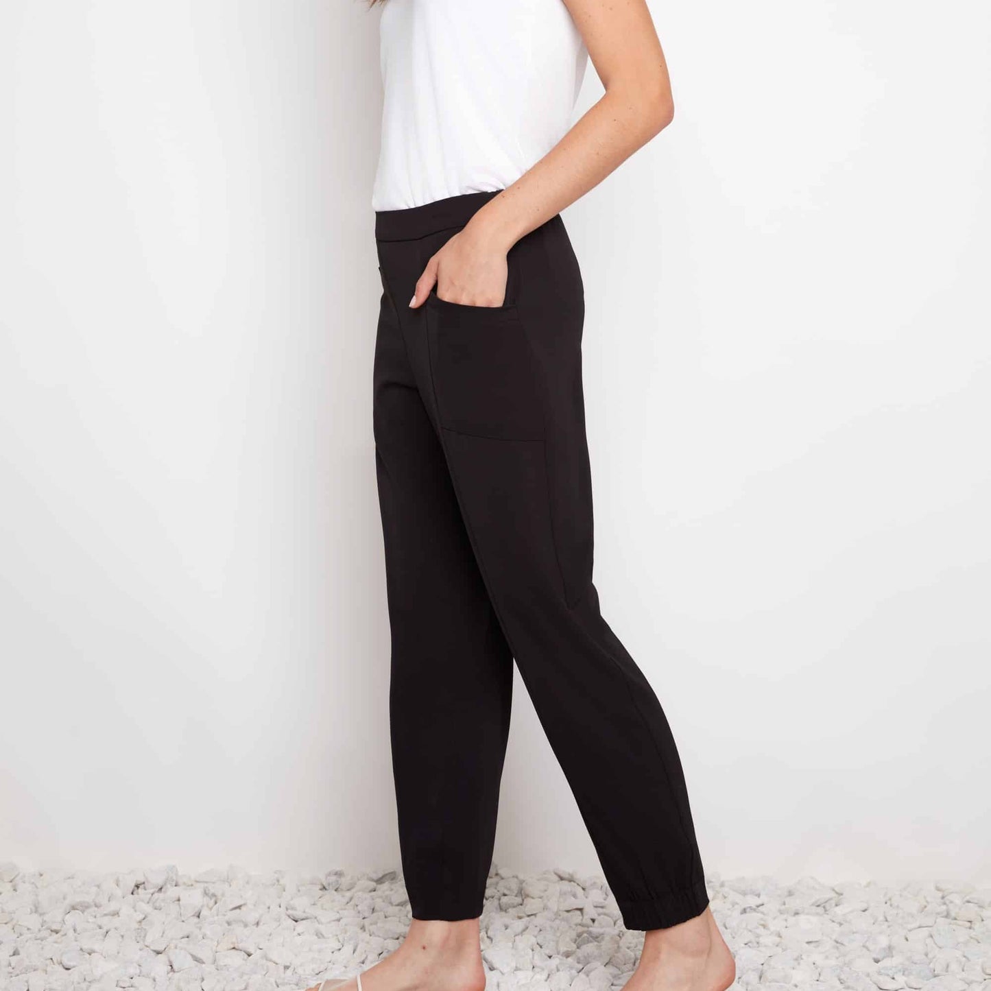 UP! 68868 Vegan Silk Jogger Black