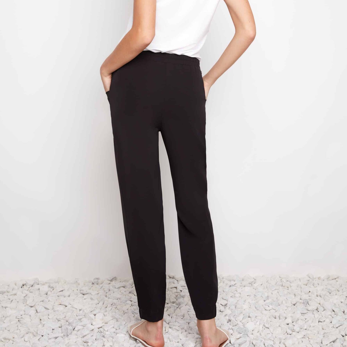 UP! 68868 Vegan Silk Jogger Black