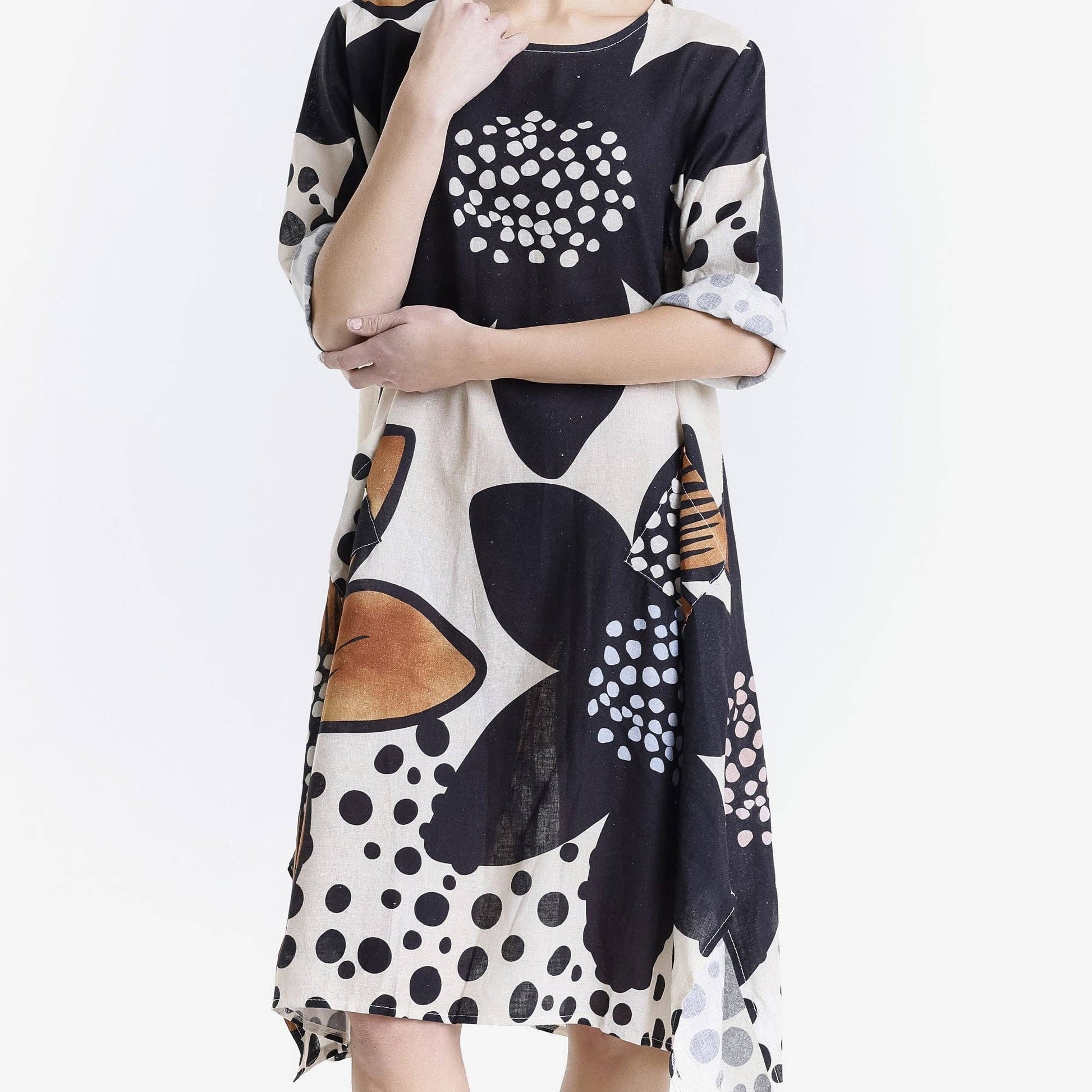 [TINA Stephens Italy/Tees By Tina - April Large Flower Pocket Dress (DSS165L): 095 Black/Brown / One Size], [Dresses], [TINA Stephens Italy/Tees By Tina], [Plum Bottom].