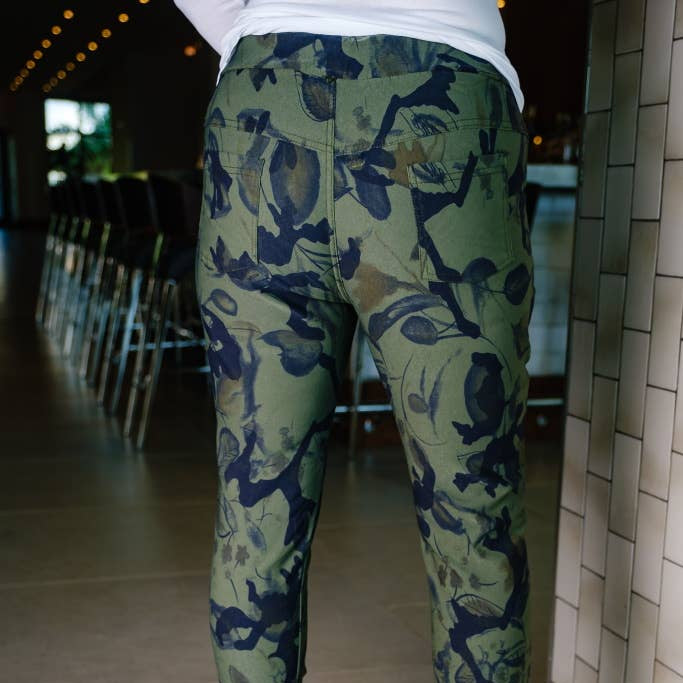 [TINA Stephens Italy/Tees By Tina - Mya Abstract Leaf Pant (PL175L): 303 Army], [Pants], [TINA Stephens Italy/Tees By Tina], [Plum Bottom].