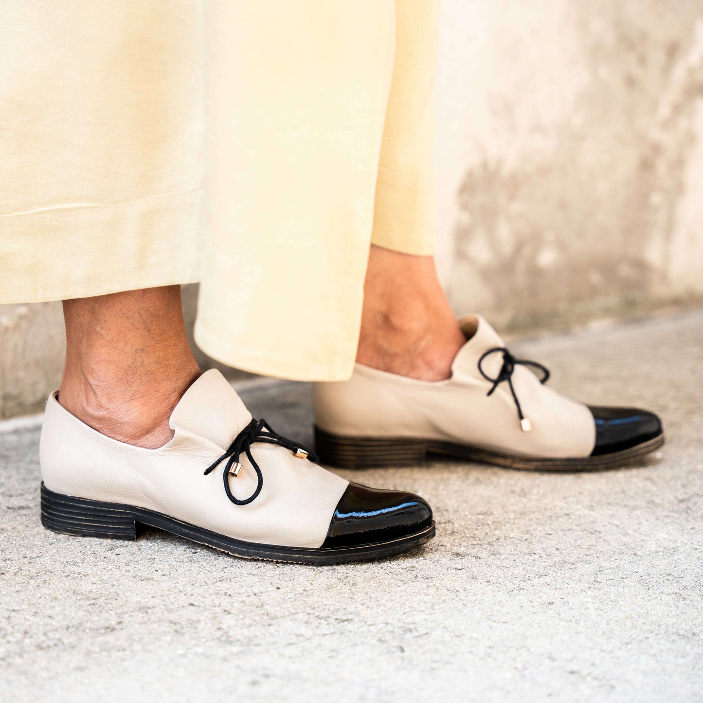 django-juliette---kotty---black-patent-almond-leatherflatsdjango-julietteplum-bottom-34072026