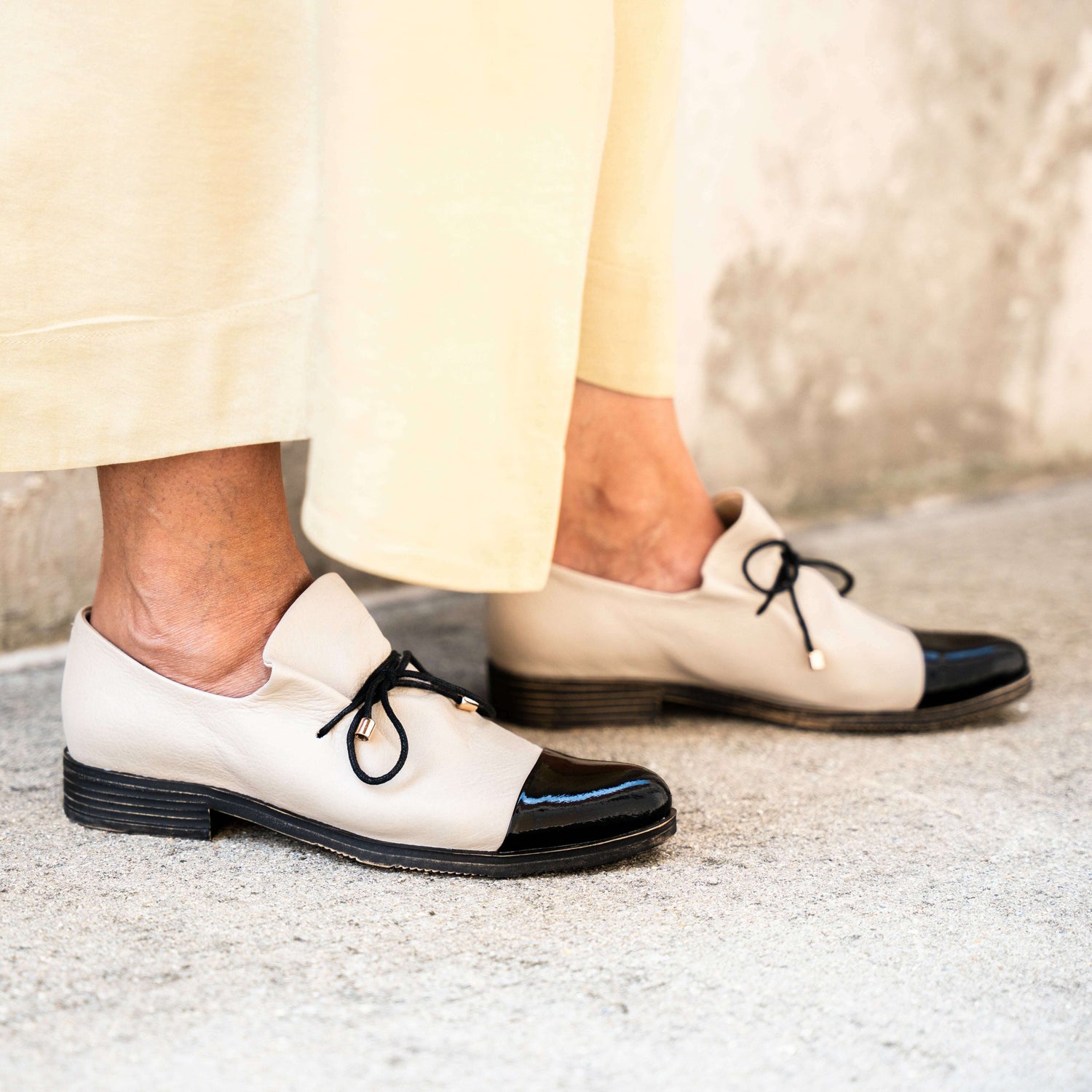 django-juliette---kotty---black-patent-almond-leatherflatsdjango-julietteplum-bottom-34270025