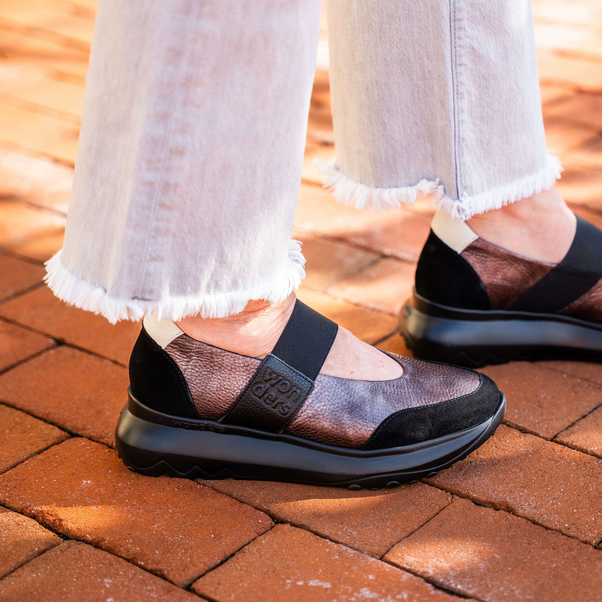 wonders-a-4011flatswondersplum-bottom-34517674