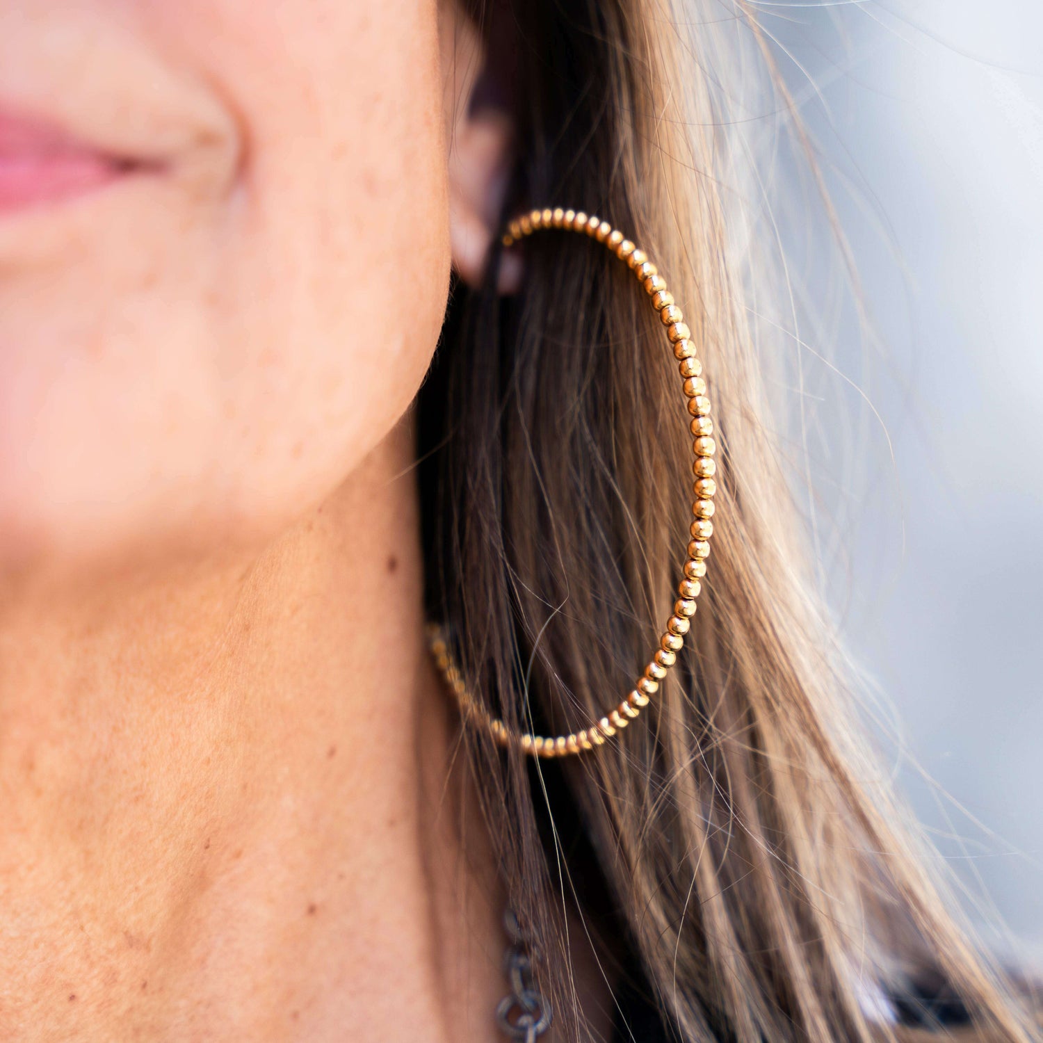 sahira---chelsea-beaded-hoop---goldaccessoriessahira-jewelryplum-bottom-34086192